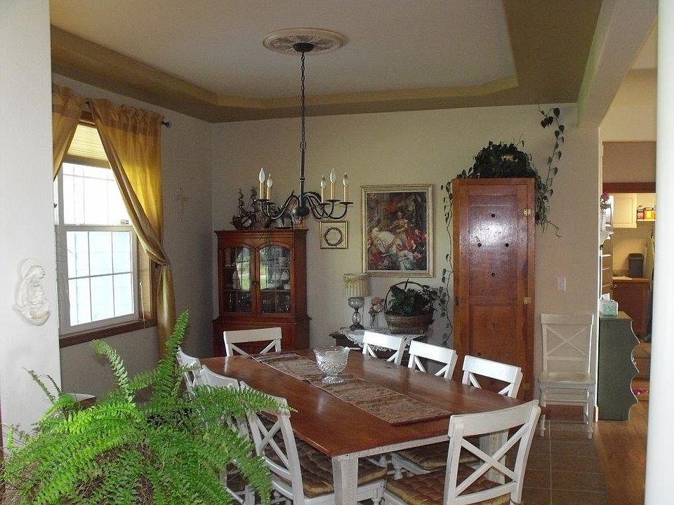 2nd image of 577 Parish Rd