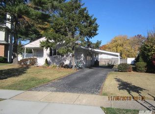 85 Candy Ln, Syosset, NY 11791