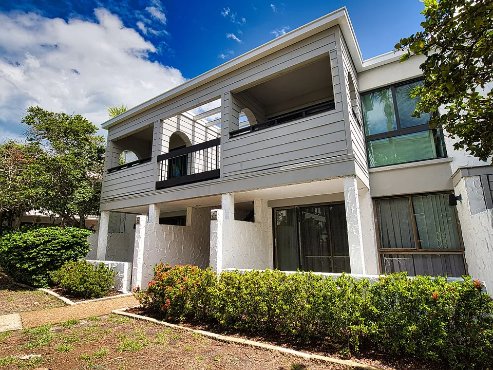 1555 Tarpon Center Dr #243