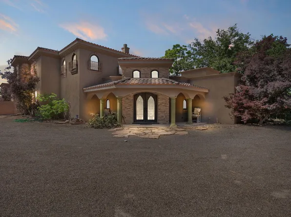 746 Chamisal Rd NW, Los Ranchos De Albuquerque, NM 87107