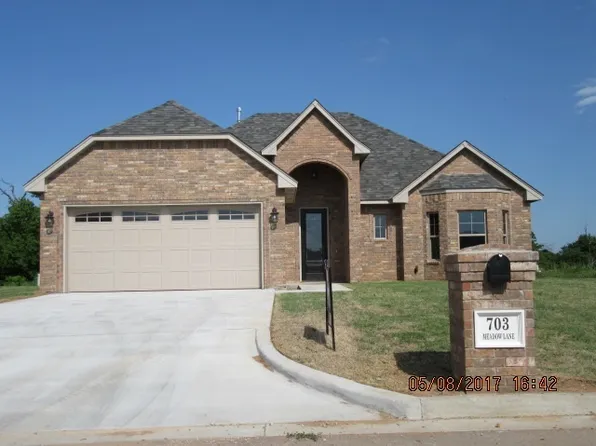 703 Meadow Ln, Cache, OK 73527