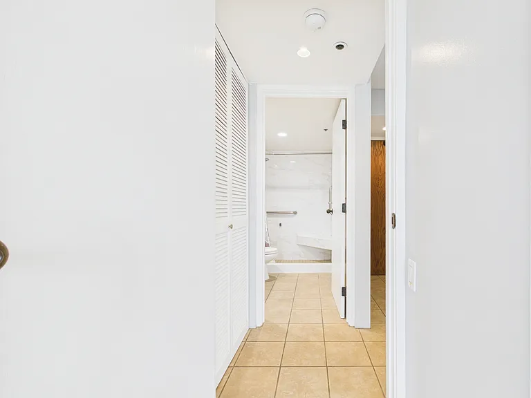 2101 Nuuanu Ave #I1806 — Photo 1