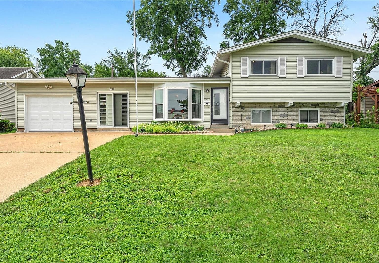 1 Trinity Ln, Florissant, MO 63031 MLS 23052192 Zillow