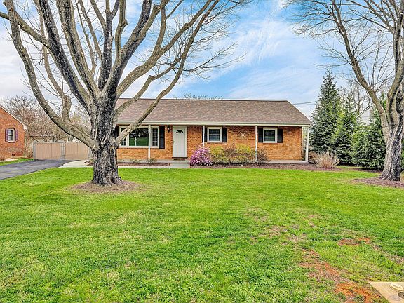 3rd image of 1006 Green Meadow Rd