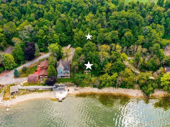 5361 Edgewater Beach Rd, Green Bay, WI 54311
