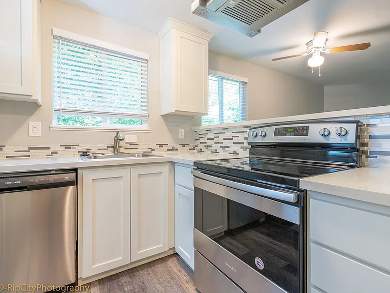 3325-3331 SW Garden View Dr — Photo 1