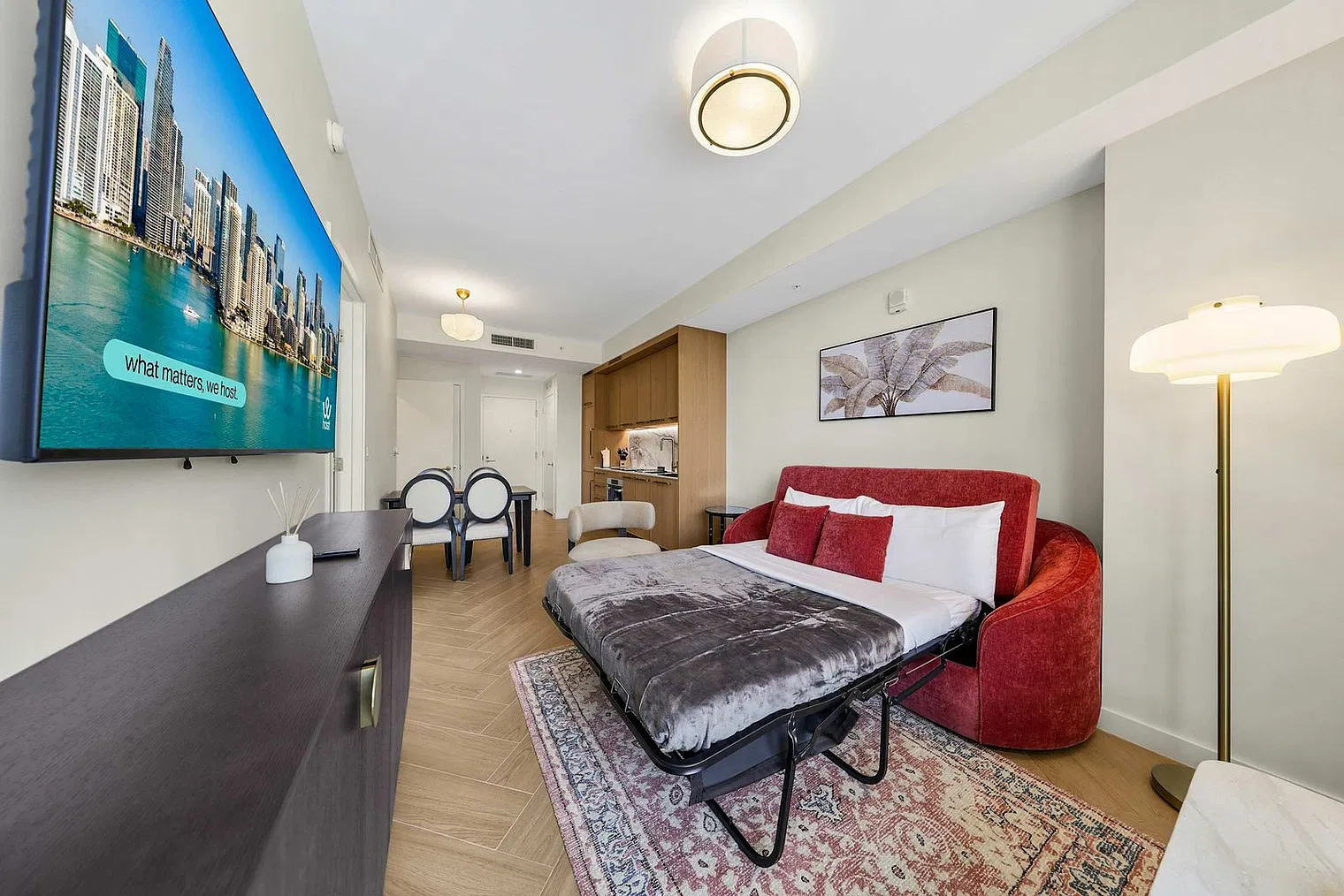 1 bed, 1.0 bath, 635 sqft, $6,932 — Photo 2