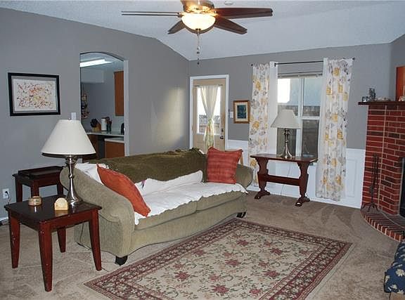 2nd image of 425 Blueberry Hill Ln