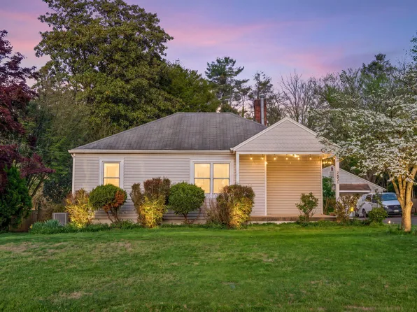 2851 Fairmont St, Falls Church, VA 22042