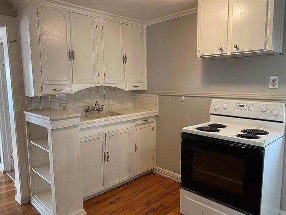2nd image of 3132 Greene Ave #D