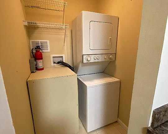 4th image of 2858 Plaza Terrace Dr