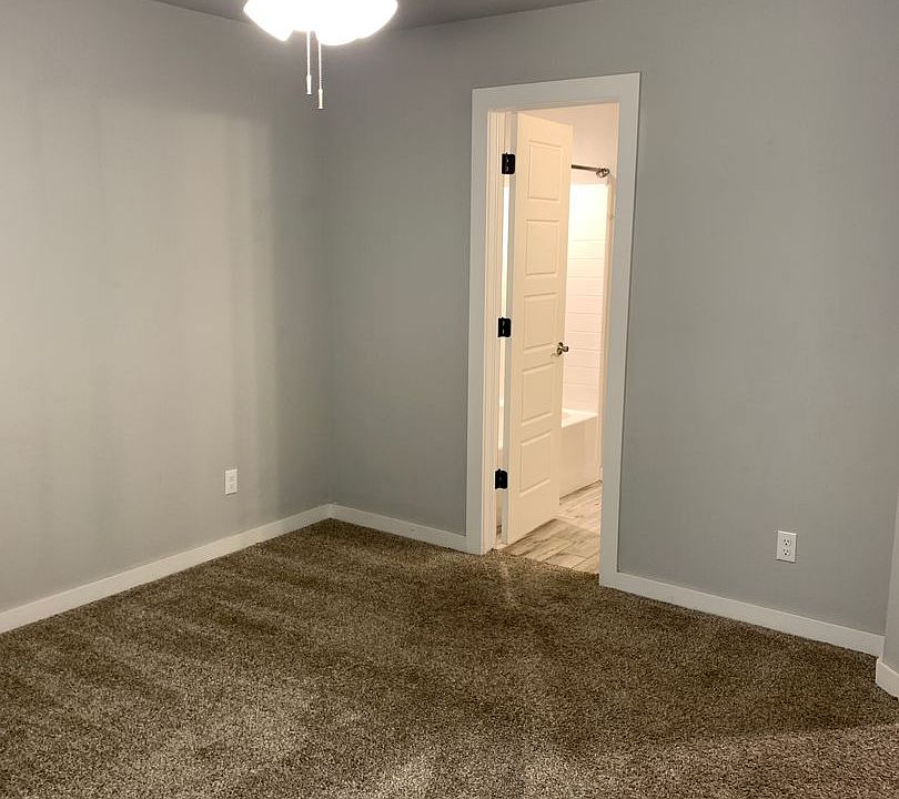1st image of 202 Woodbriar Rd