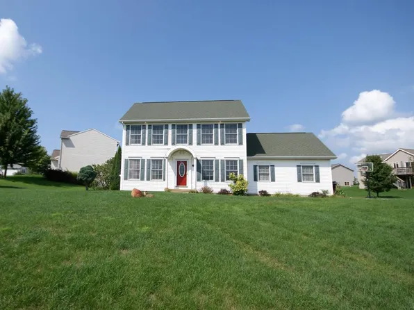 455 Round Lake Ct, Caledonia, MI 49316