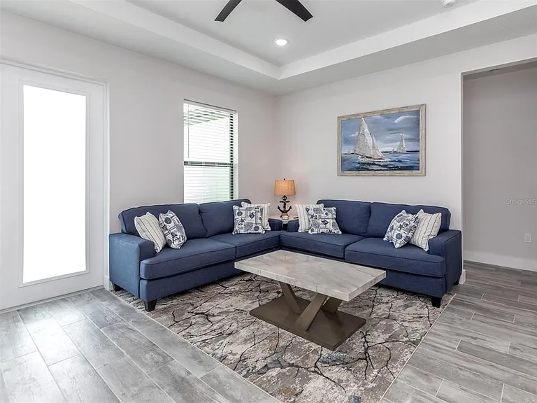 17566 De Miranda Ave — Photo 6