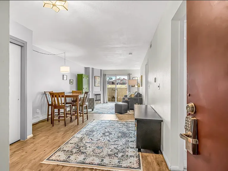 3146 Lakeside Dr — Photo 4