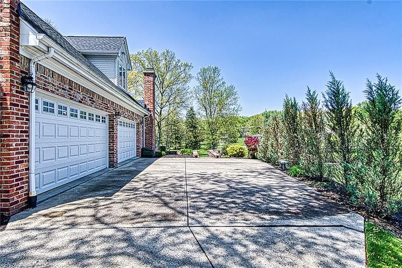 216 Lakevue Dr, Cranberry Township, PA 16066 Zillow