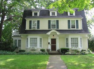 3042 Chadbourne Rd, Shaker Heights, OH 44120