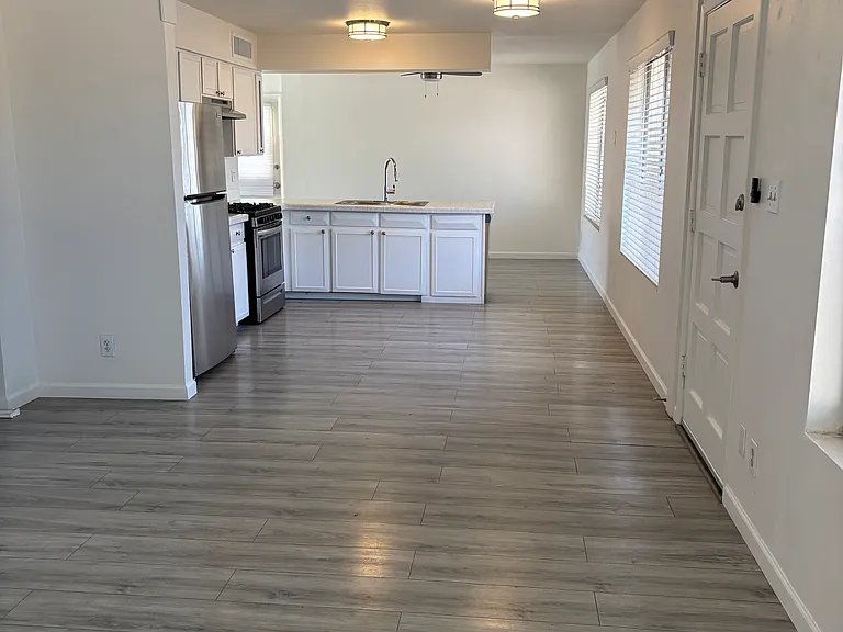2318 W Sunnyside Ave — Photo 5