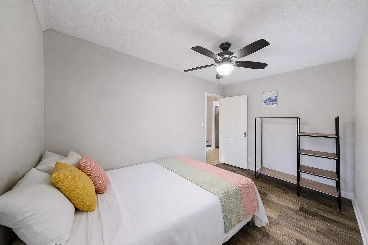4 bed, 4.0 bath, 1851 sqft, $602 — Photo 2