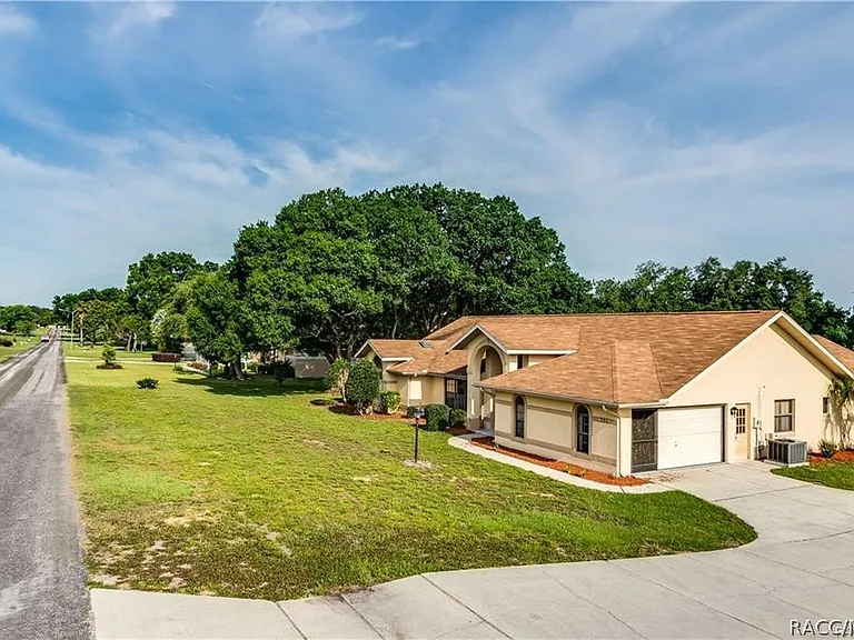 335 E Falconry Ct — Photo 3