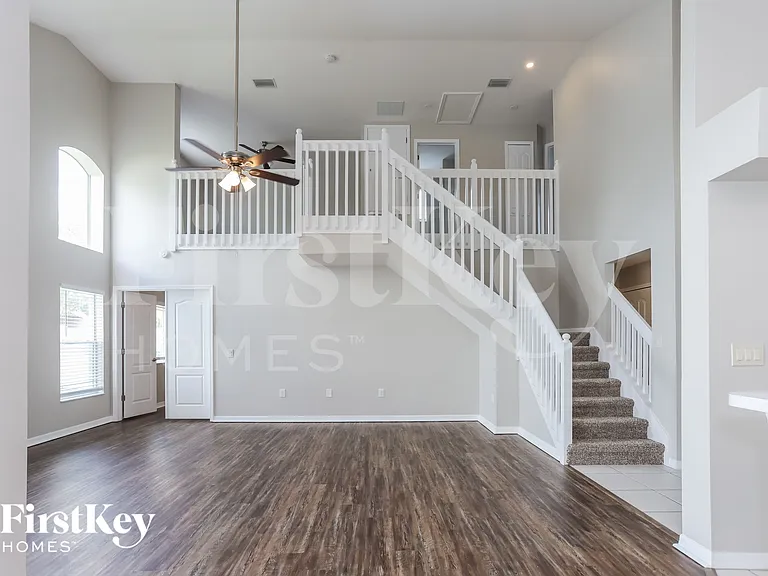 811 15th St NE — Photo 2