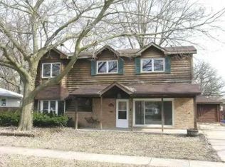 102 Blackhawk Dr, Park Forest, IL