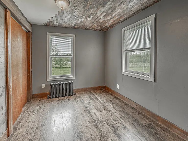 4252 Hartland Rd — Photo 11