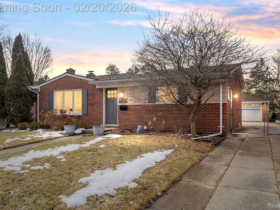22091 Malden St, Farmington, MI 48336