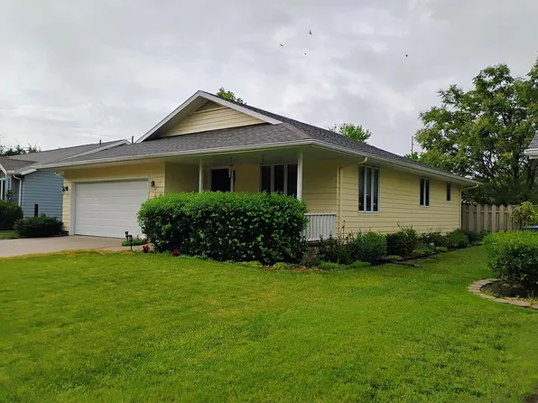 225 E Spruce St, Hesston, KS 67062
