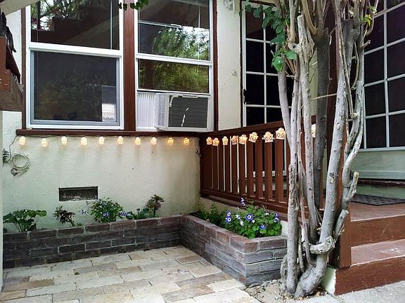 3rd image of 11233 Emelita St #1