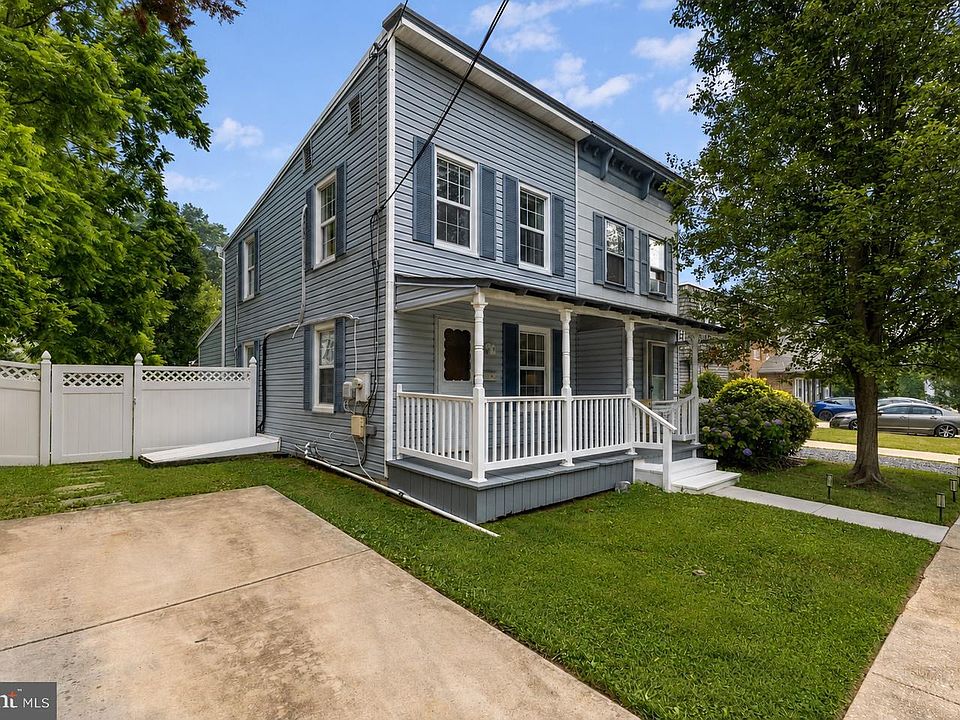 1st image of 702 4th St