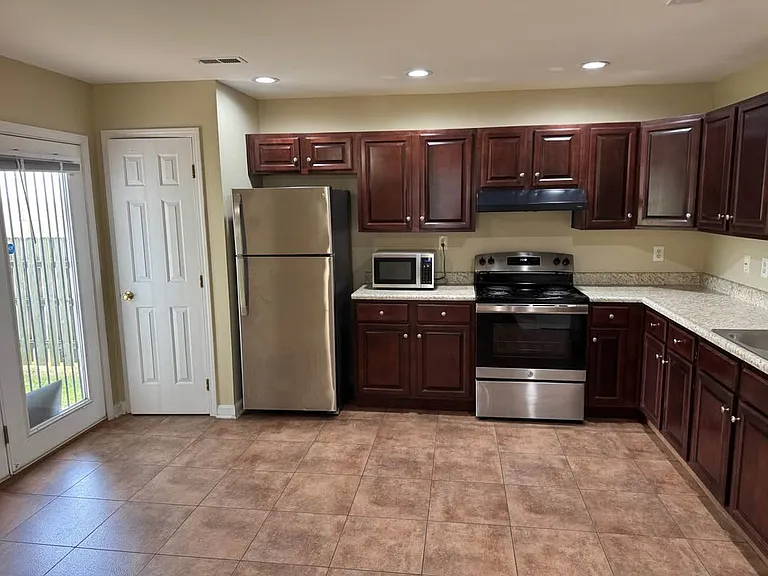 419 Winkler Ave — Photo 9