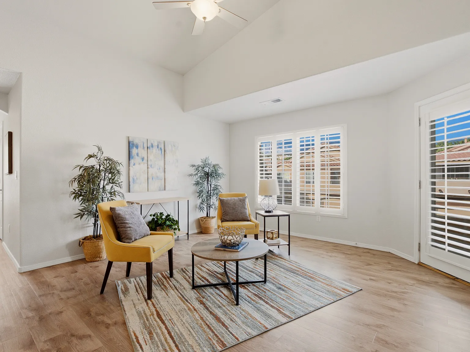 2 bed, 1055 sqft, $2,100 — Photo 3