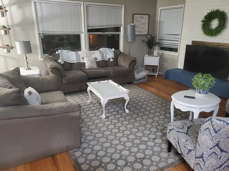 1401 Lake Youngs Way SE — Photo 2