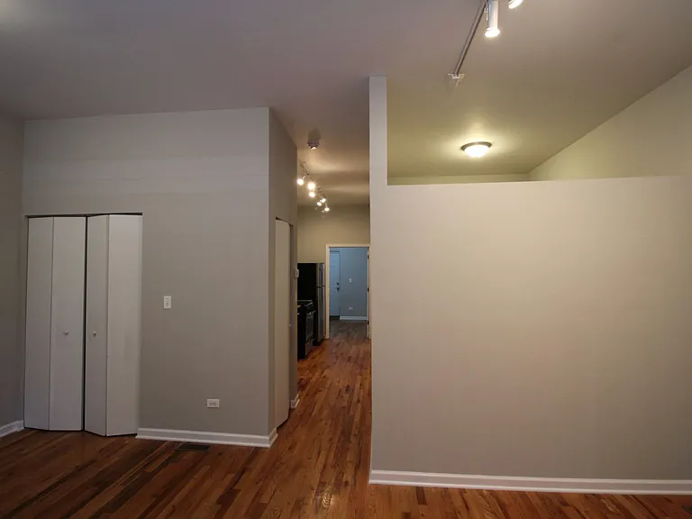 3007-09 W Lawrence Ave — Photo 3