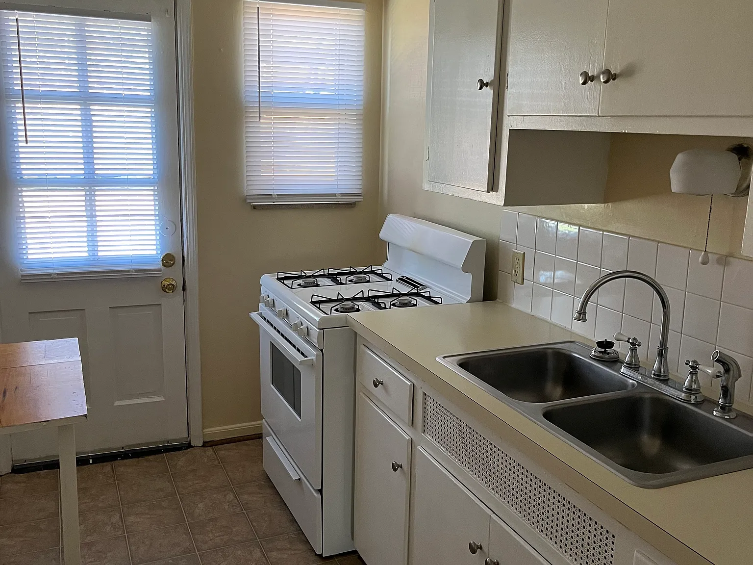 1133 S Cassingham Rd — Photo 2