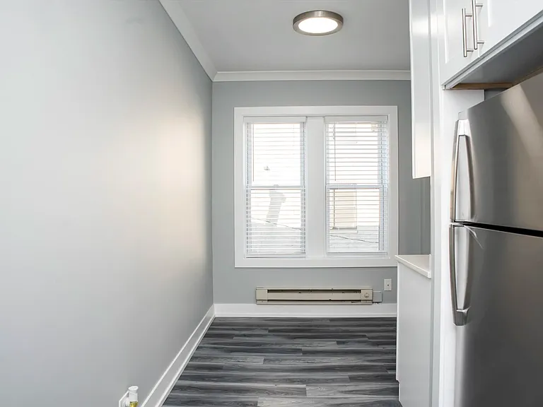 3819 N Greenview Ave #2W — Photo 10
