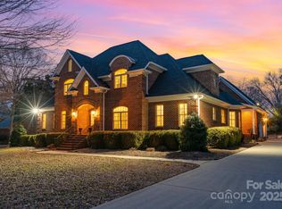 4421 Windwood Cir, Charlotte, NC 28226
