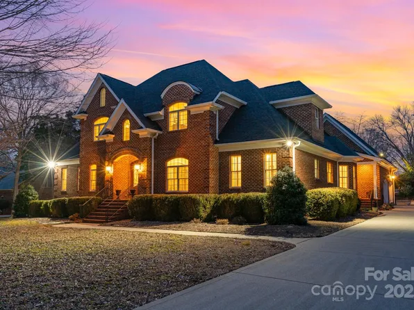 4421 Windwood Cir, Charlotte, NC 28226