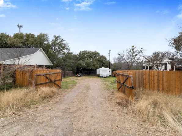 612 Longhorn Trl, Granbury, TX 76049
