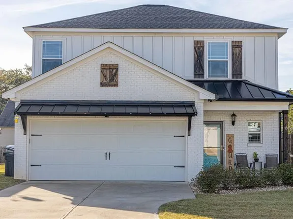 18 Vineyard Dr, Phenix City, AL 36869