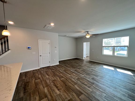 3rd image of 122 Enterprise Dr