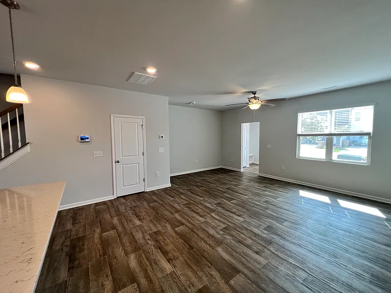 122 Enterprise Dr — Photo 3