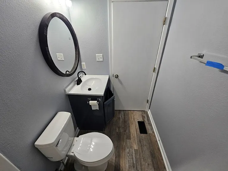 308 N Oak St — Photo 15