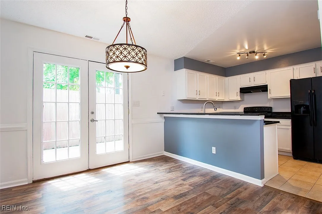 3 bed, 2.5 bath, 1760 sqft, $2,599 — Photo 4