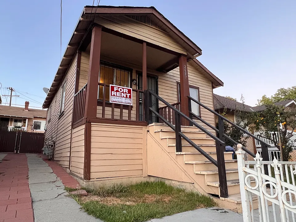 2687 Dobinson St