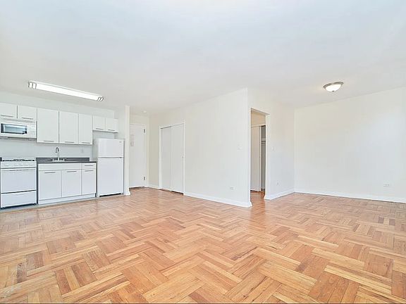 2nd image of 370 Fort Washington Ave #314