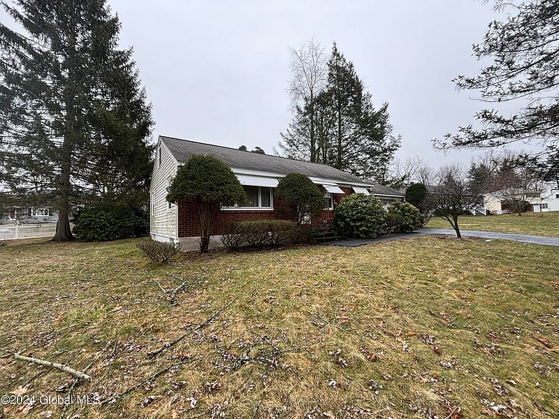 2nd image of 11 Brookwood Drive