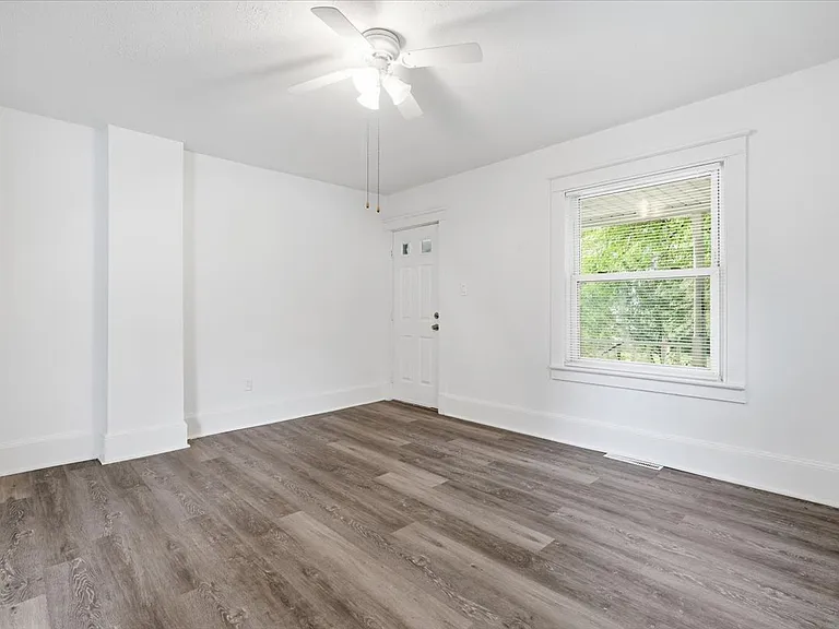 64 Penn St — Photo 13