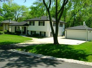 845 Kenyon St, Downers Grove, IL 60516